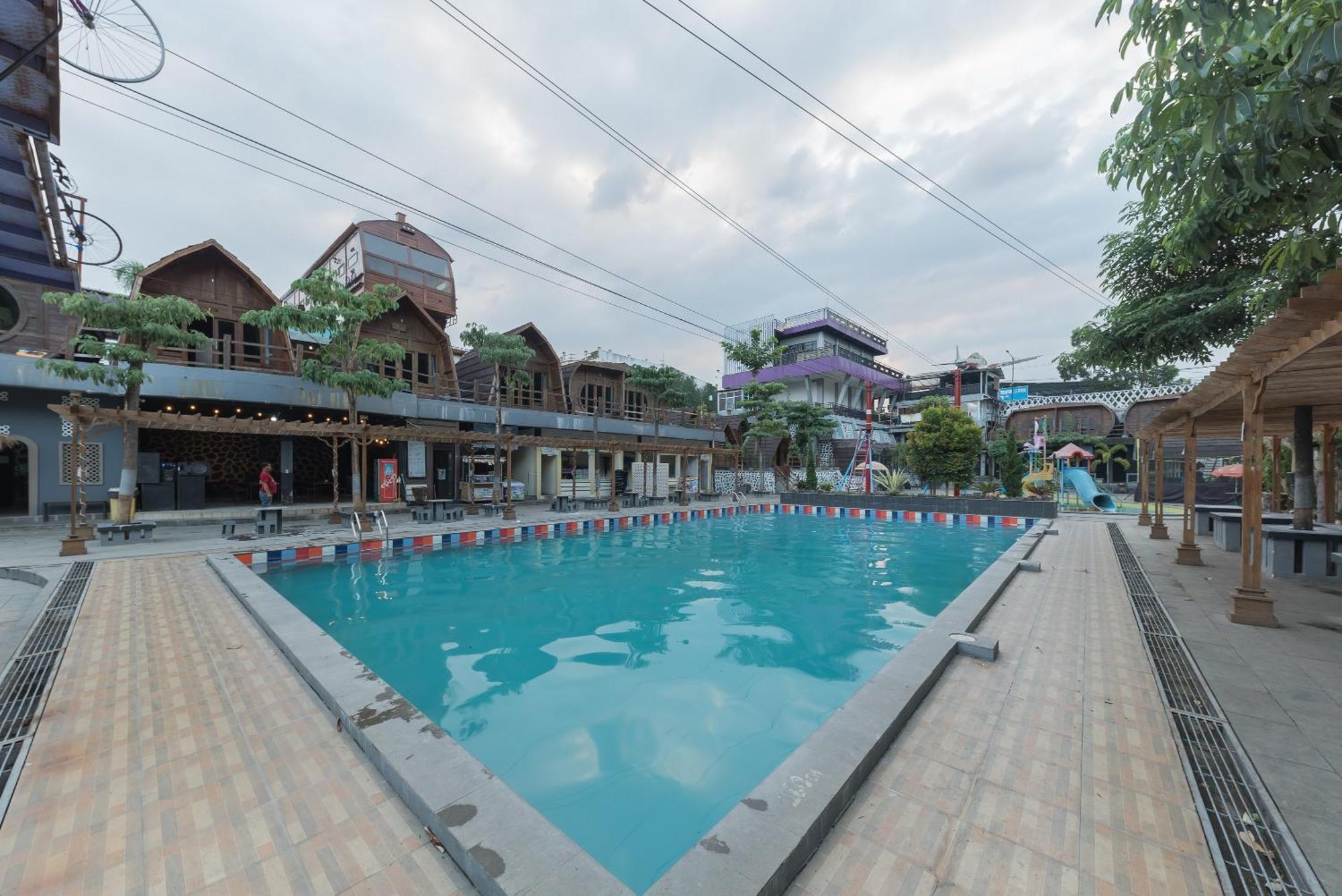 Urbanview Hotel Cianjur City Park By Reddoorz Buitenkant foto